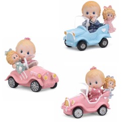Bimbo su auto in resina | Graziano Sas